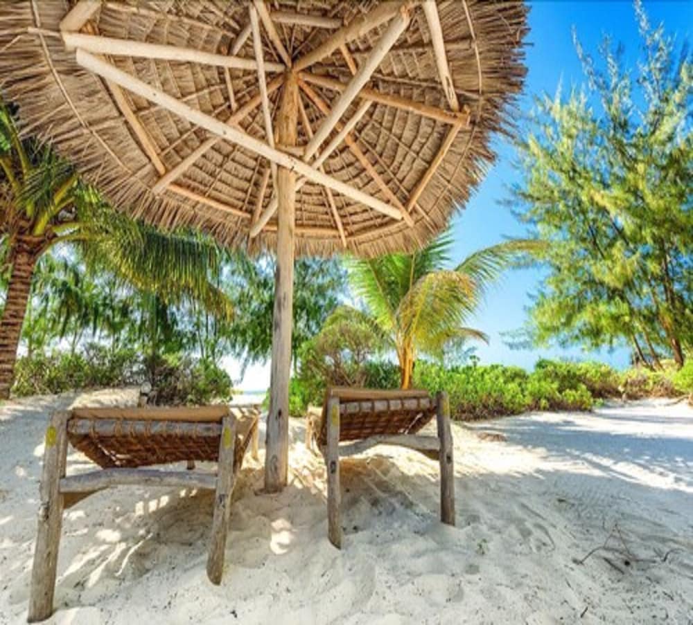Hakuna Majiwe Beach Lodge 24/50