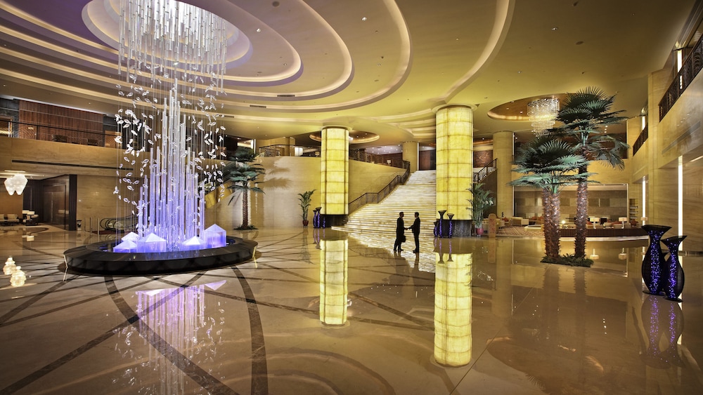 Crowne Plaza Yantai Seaview 65/82