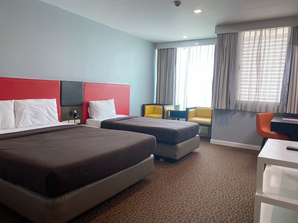 Thamrongin Hotel 8/28