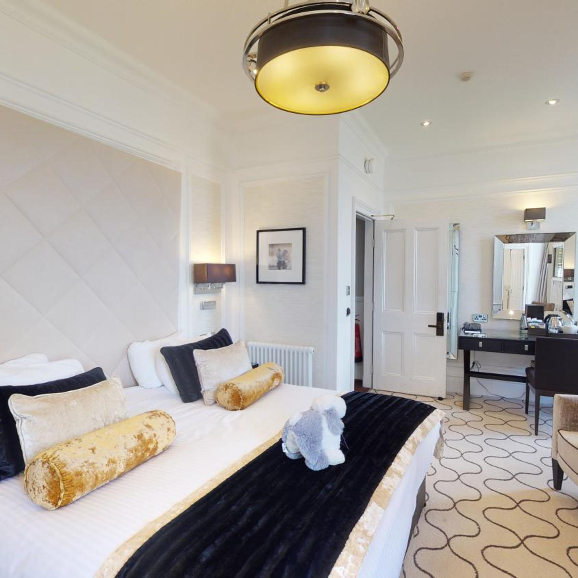 Double or Twin Bed, Lake View