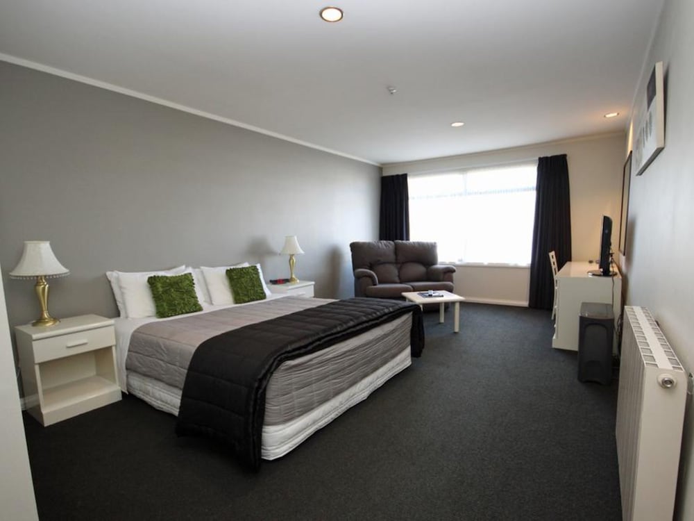 Champers Motor Inn 15/61