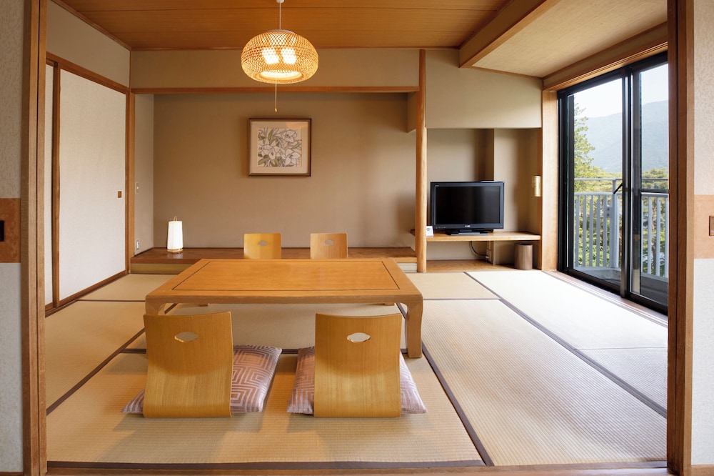 Japanese Western, Twin Beds, 4 Futon Beds, Lake View, East Wing، Fuji Lake Hotel 4/7