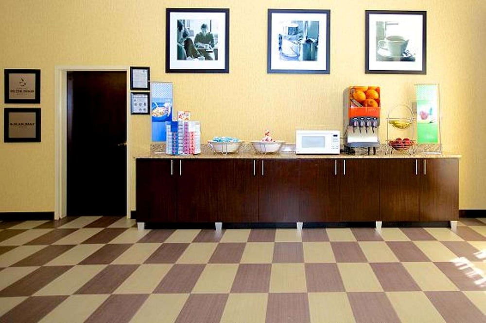 Lobby at HAMPTON INN ATLANTA DOUGLASVILLE, DOUGLASVILLE - GA