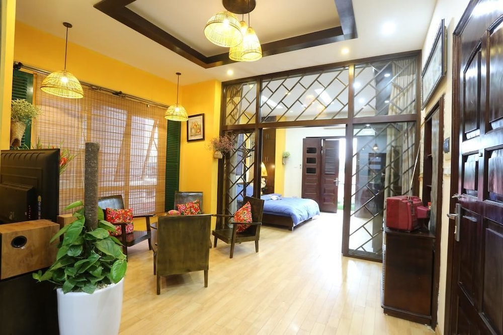 Tuti Lakeside Homestay 7/12