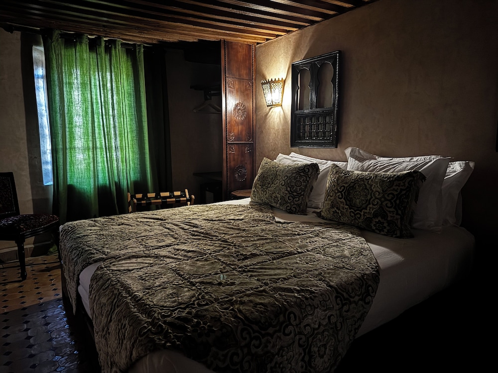 Basic, Double or Twin Bed
