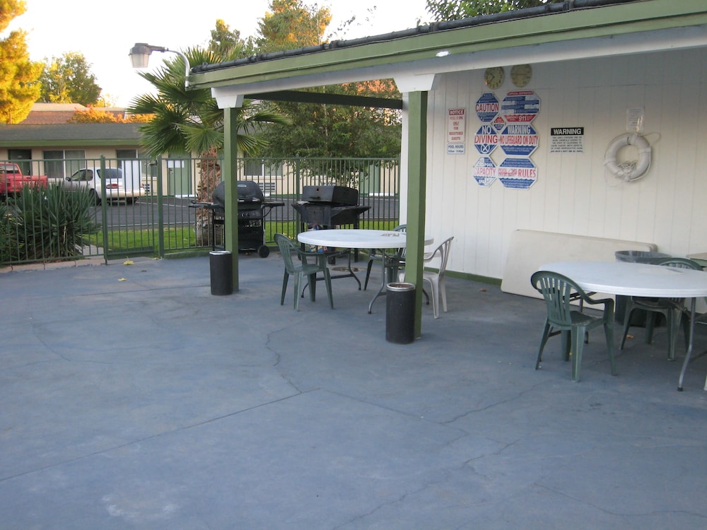 Town House Motel 34/45