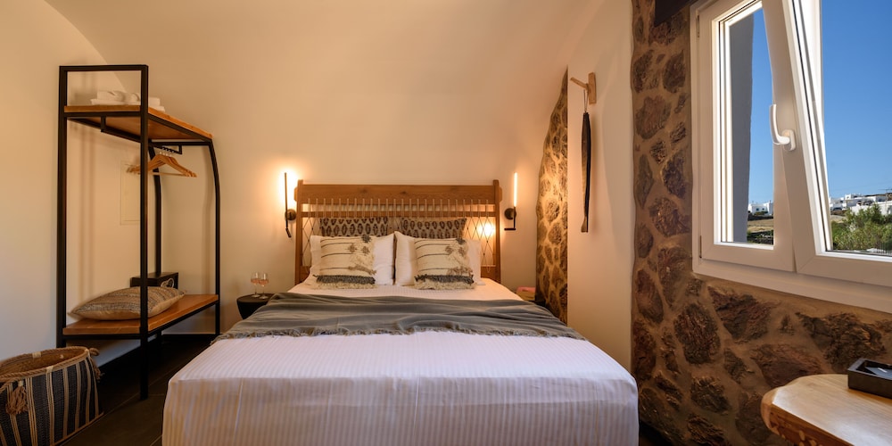 VRACHOS SUITES MYKONOS 12/75