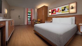 Preferred, Queen Bed, with Extra Bed, Pool View, Accessible