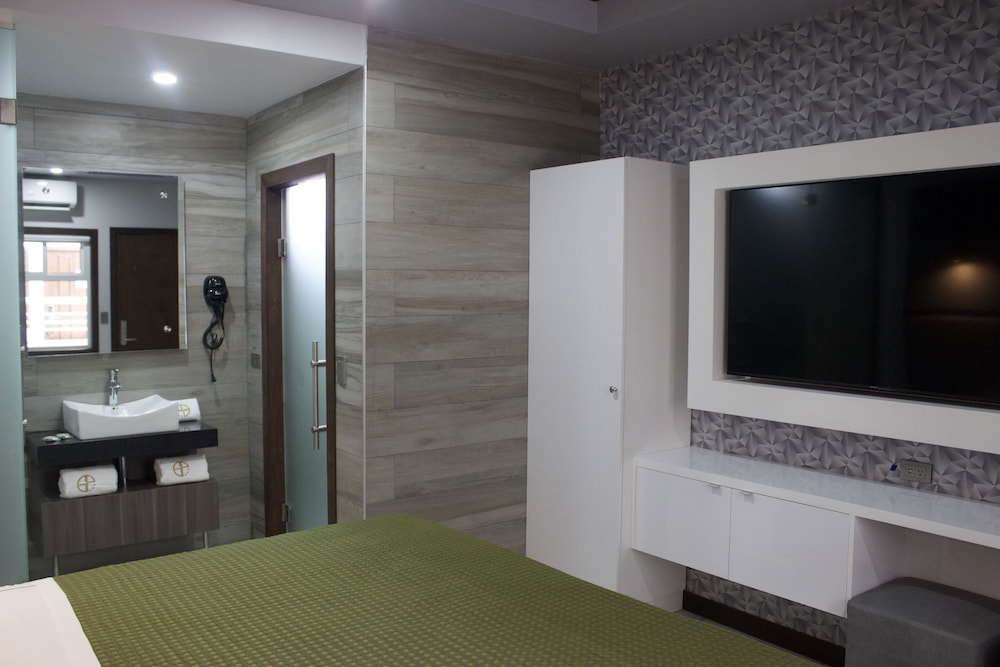 Hotel Grand One Plaza 33/42