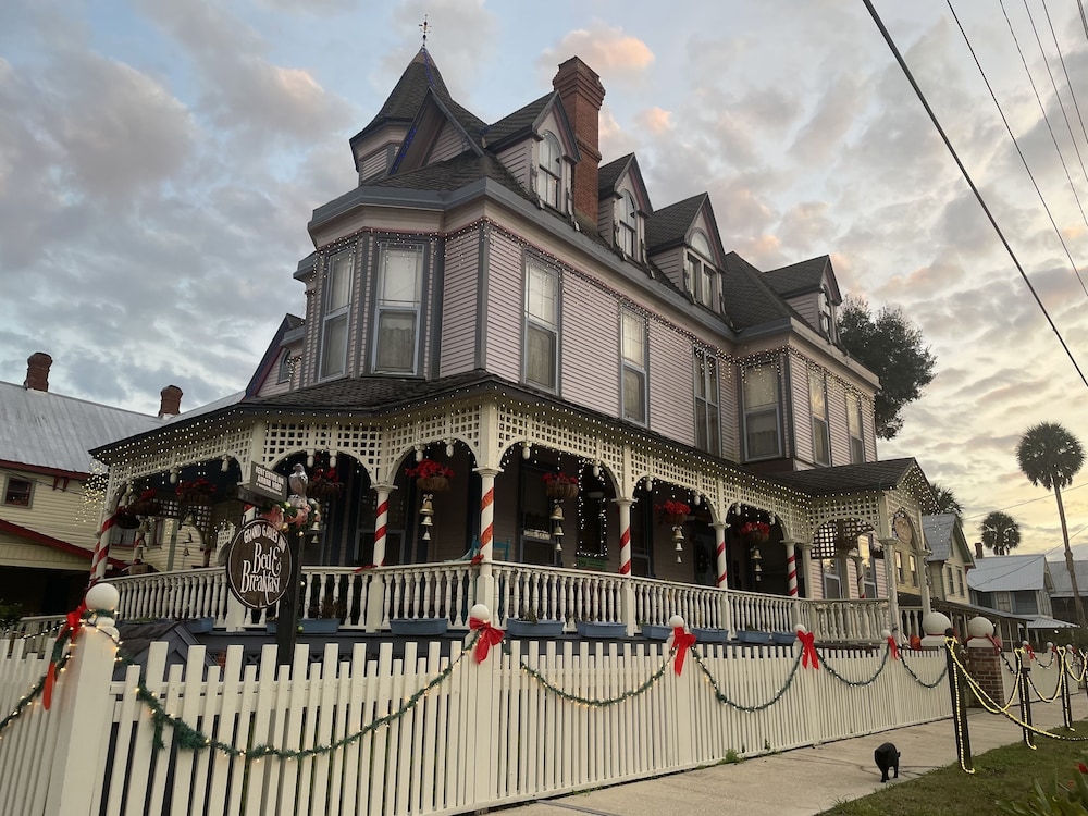 Grand Gables Inn Bed & Breakfast 5/38