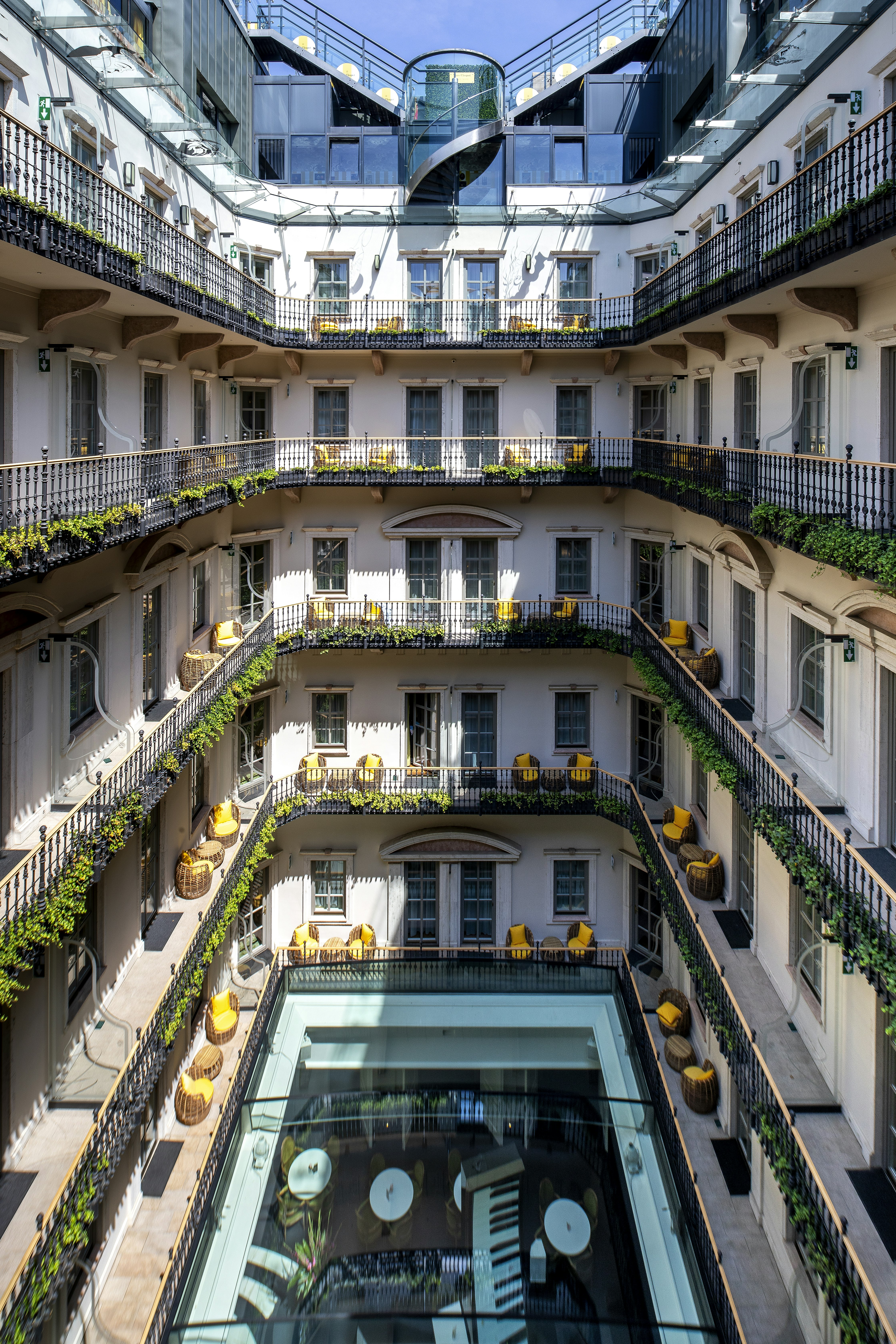 Aria Hotel Budapest 4/84