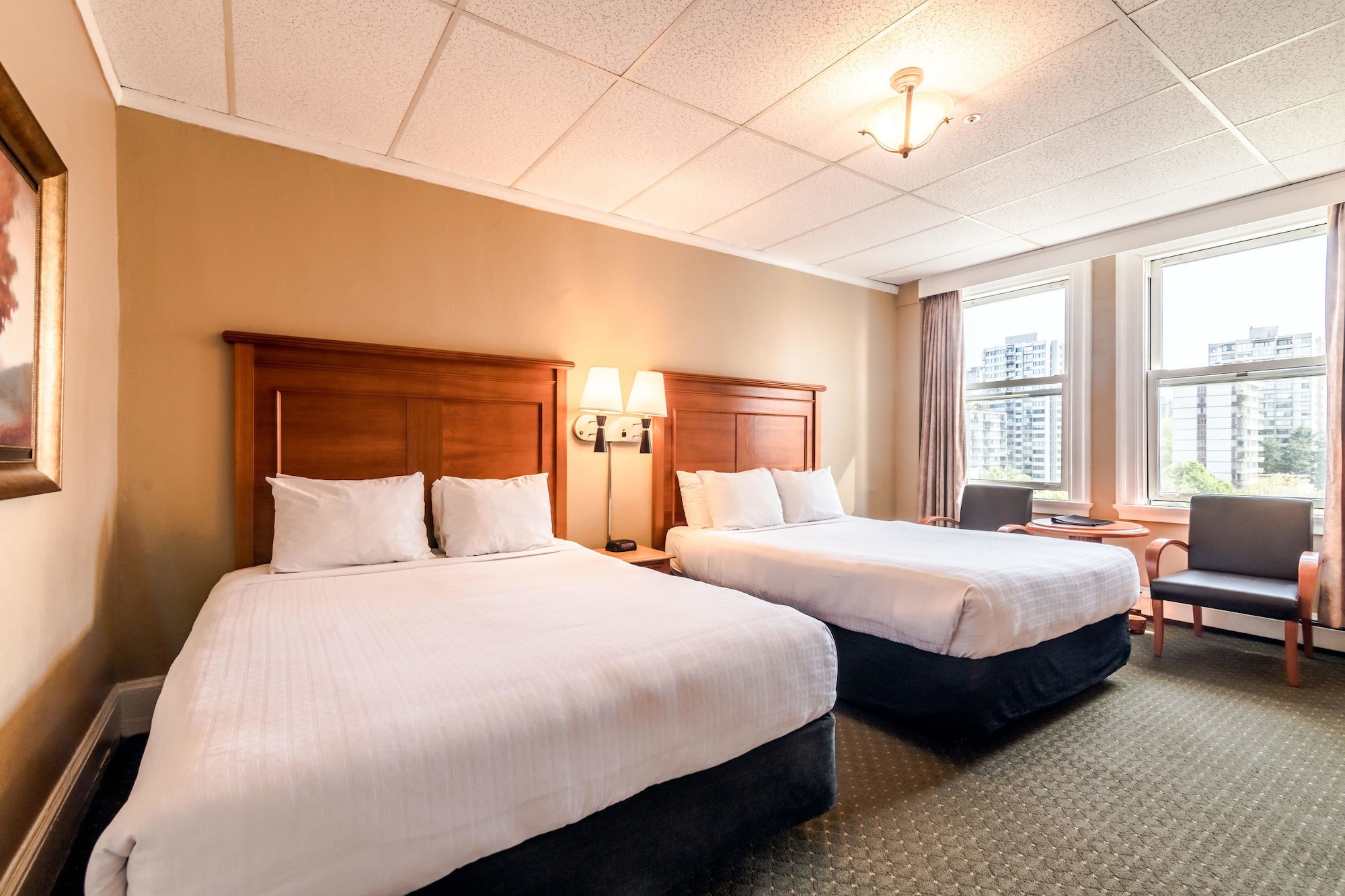 ROOM, 3 BEDS