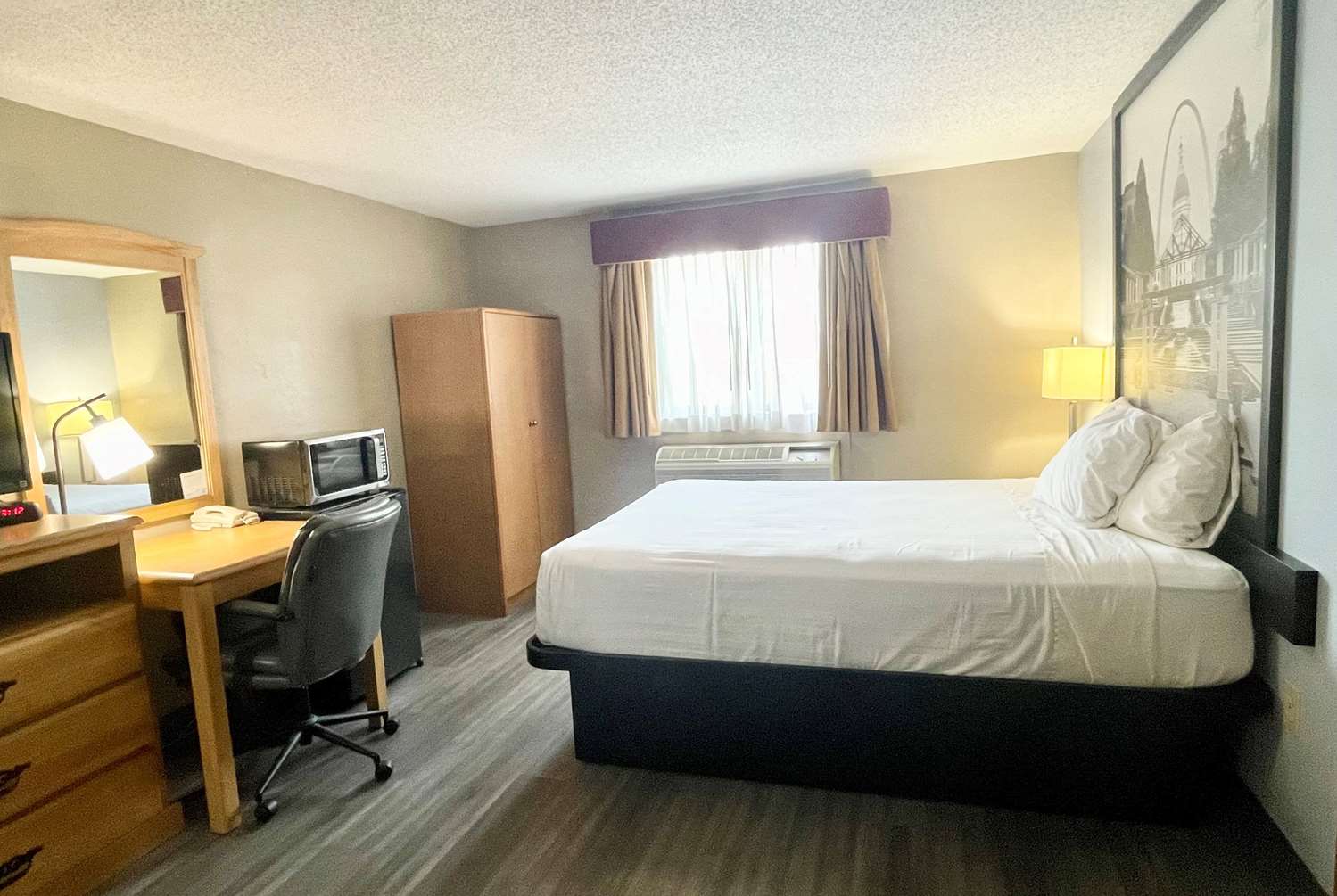 Super 8 by Wyndham St. Clair 9/19