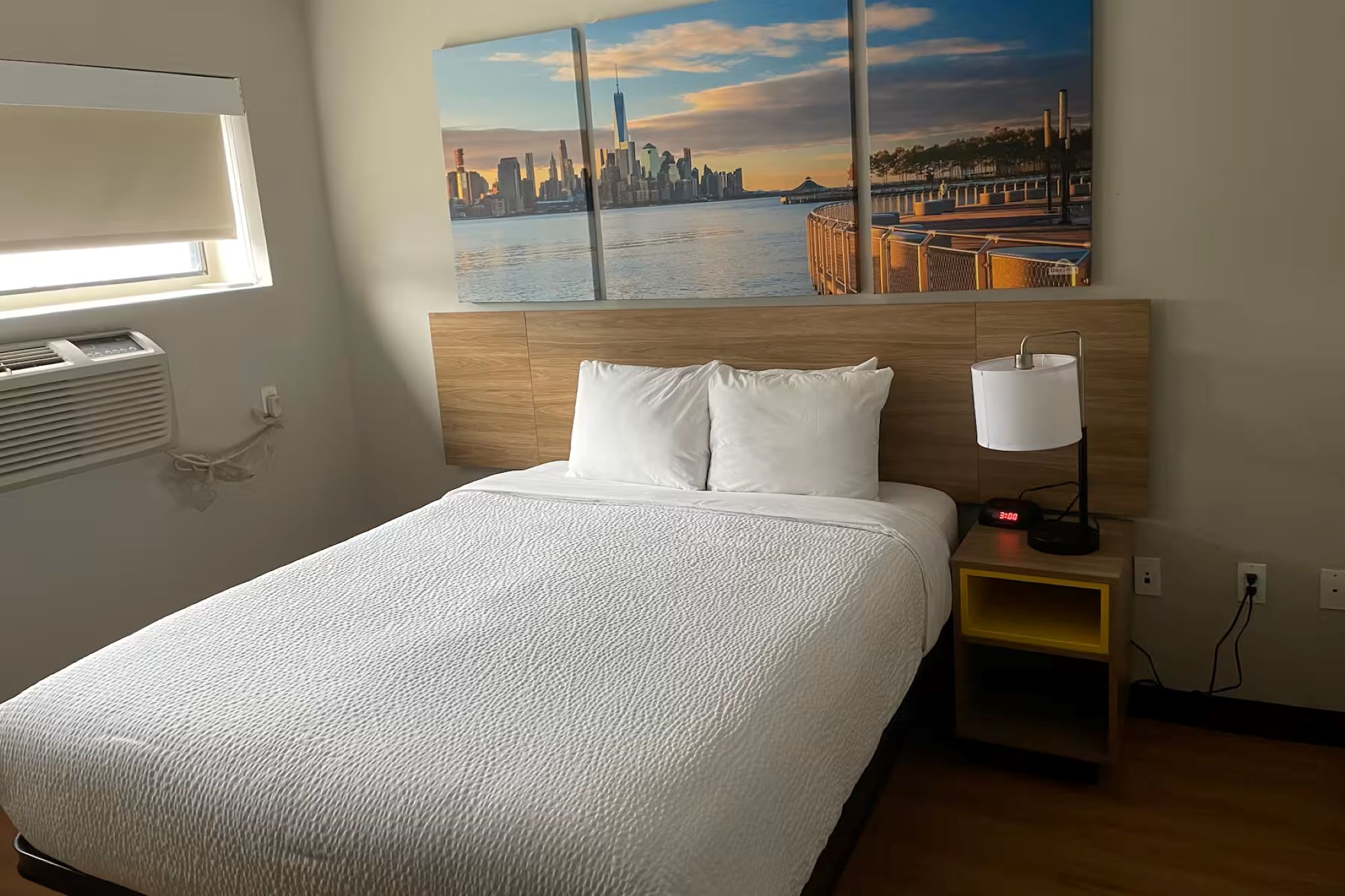 Days Inn & Suites by Wyndham Jamaica JFK Airport 10/20
