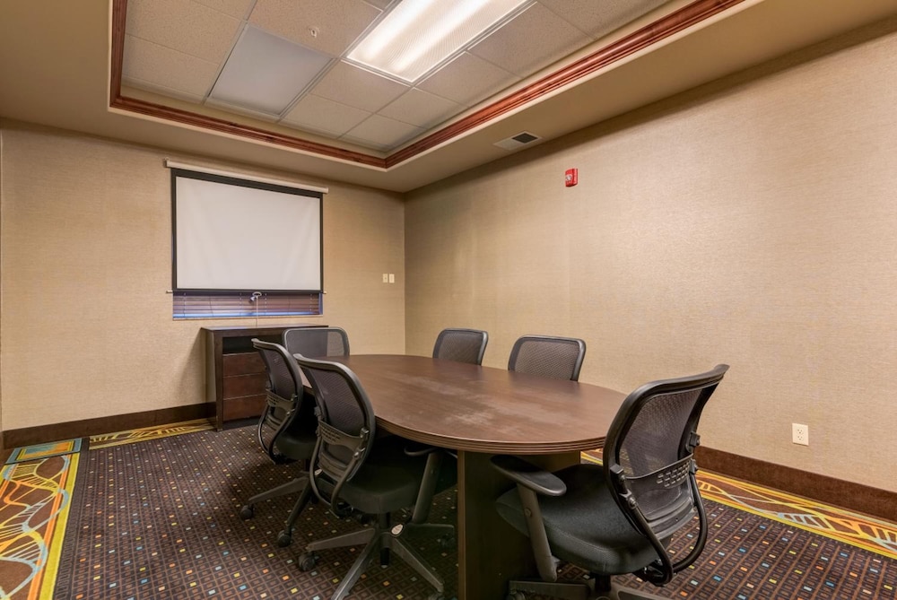 Comfort Inn And Suites 21/29