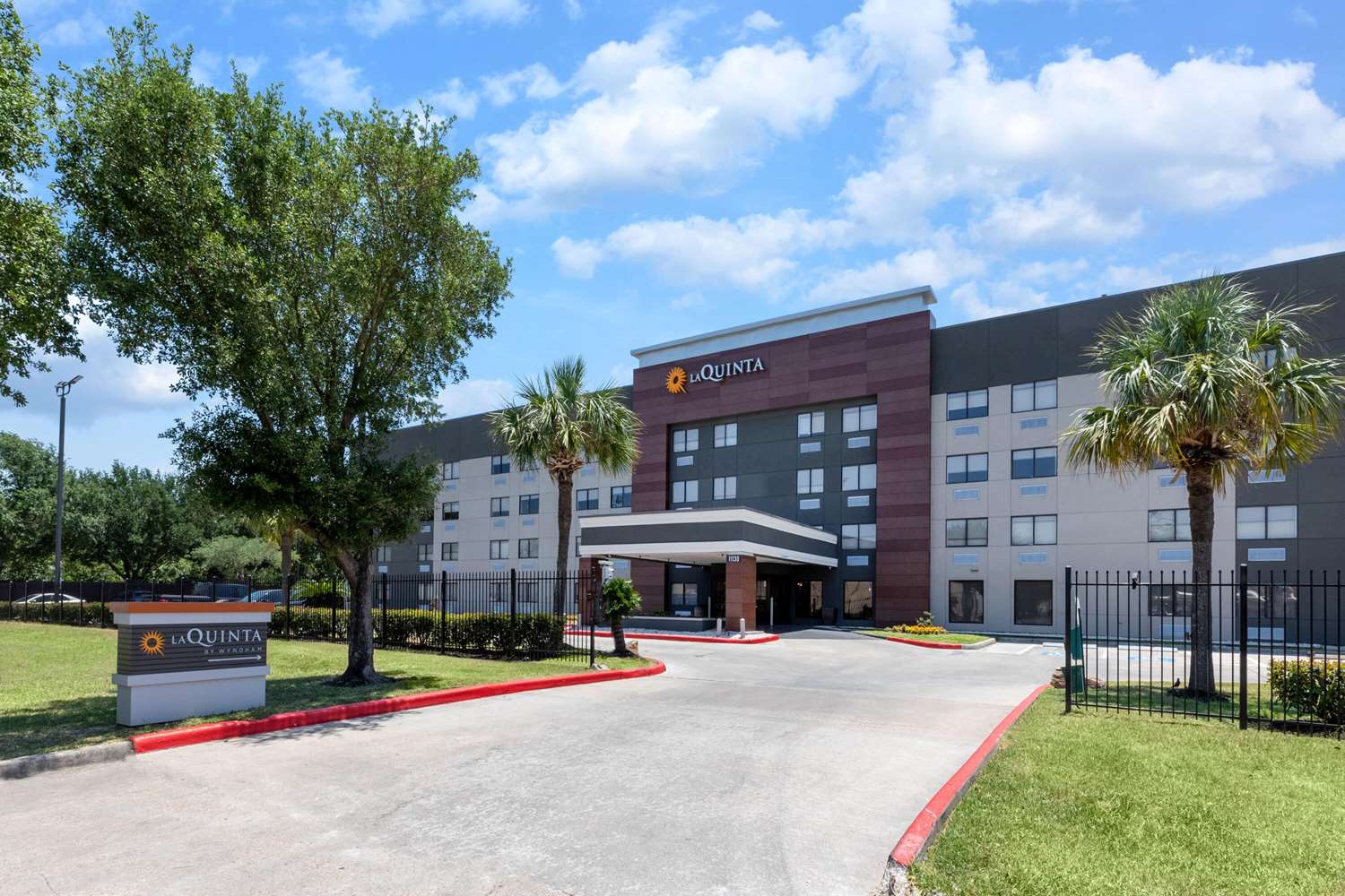 La Quinta Inn & Suites by Wyndham Houston NW Brookhollow 14/15