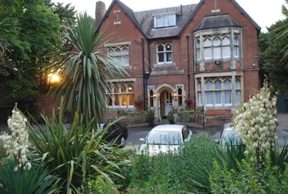 Beech House Hotel 27/31