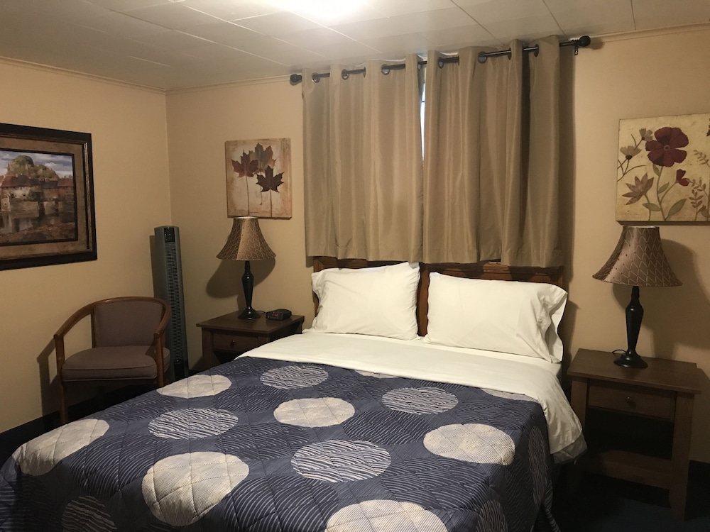 Moonlite Motel Niagara Falls 7/30