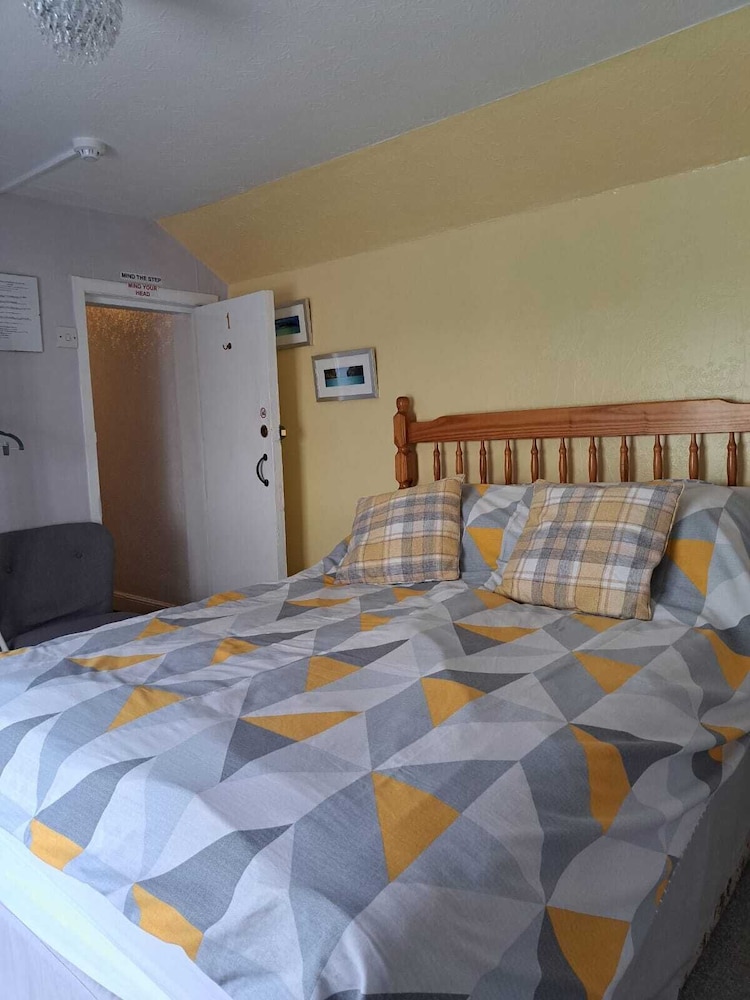 Lyndale Guest House 40/50