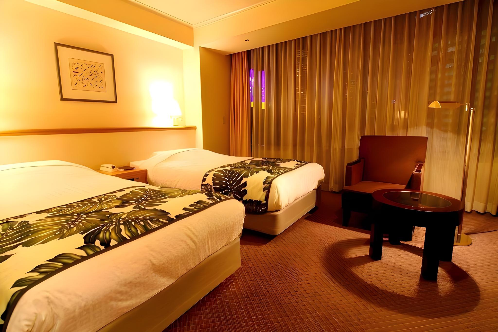 Room, Twin Beds, Smoking