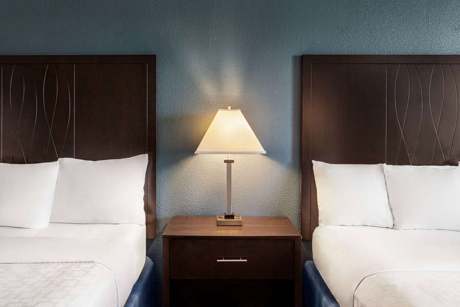 AmericInn by Wyndham La Crosse Riverfront Conference Center 27/45