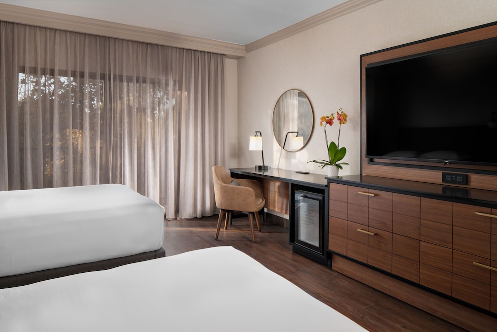 Hyatt Regency Westlake 9/67