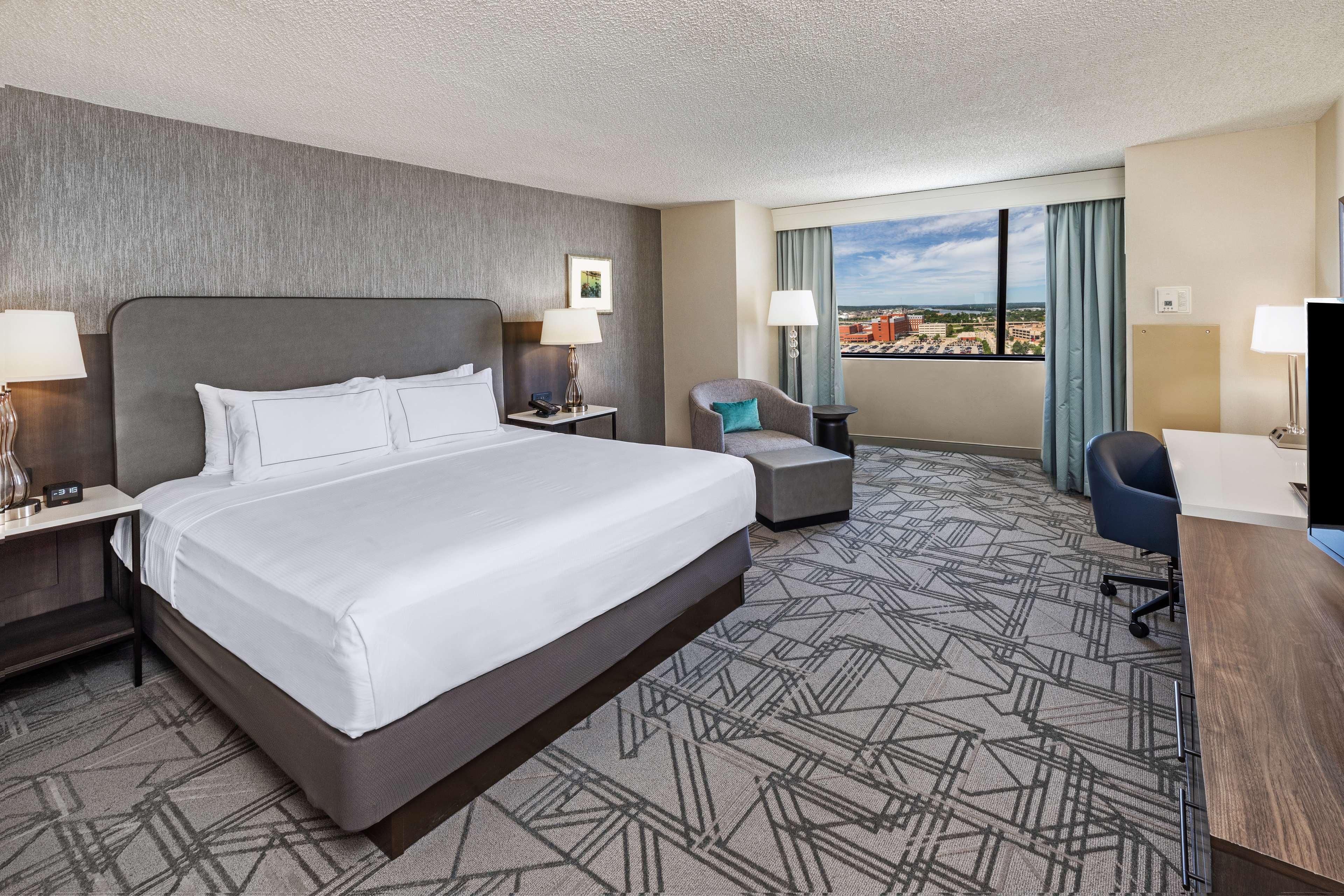 ROOM, KING BED, RIVER VIEW, HIGH FLOOR