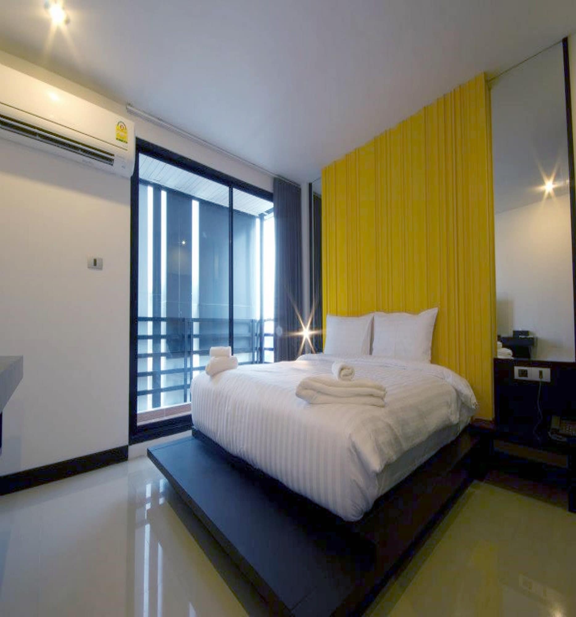 DELUXE, BALCONY