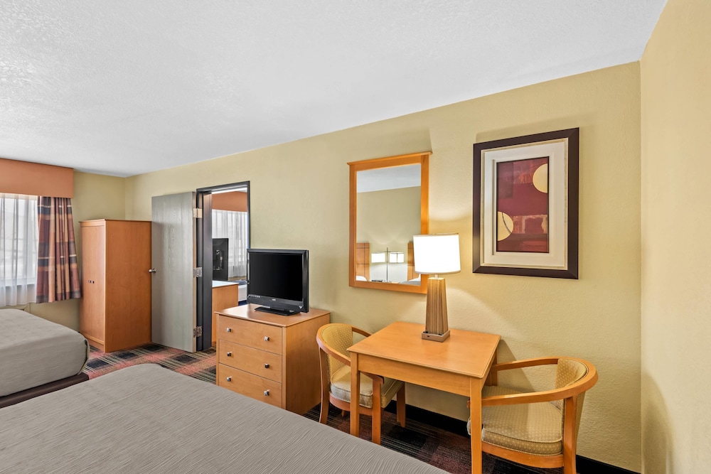 Quality Inn & Suites Des Moines Airport 28/50