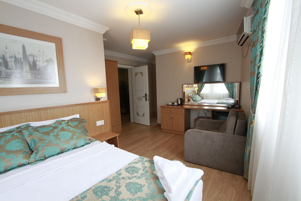 Standard, Triple, 1 Double and 1 Single Bed