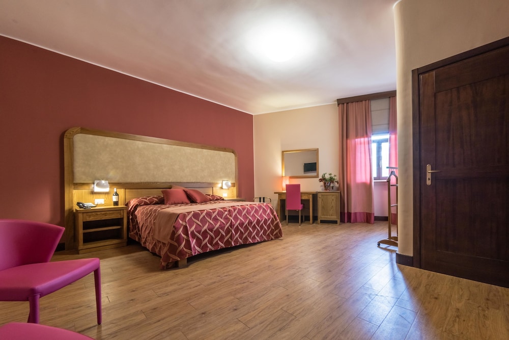 Villa Donna Lisa Wine Hotel 11/78