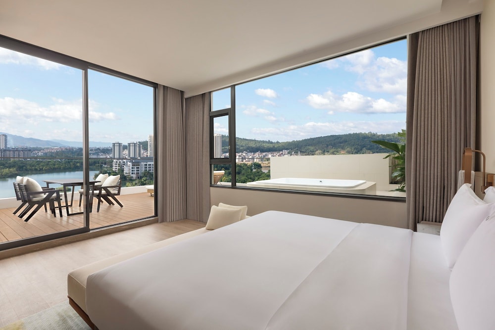Holiday Inn Mile By Ihg، Miyang 16/50