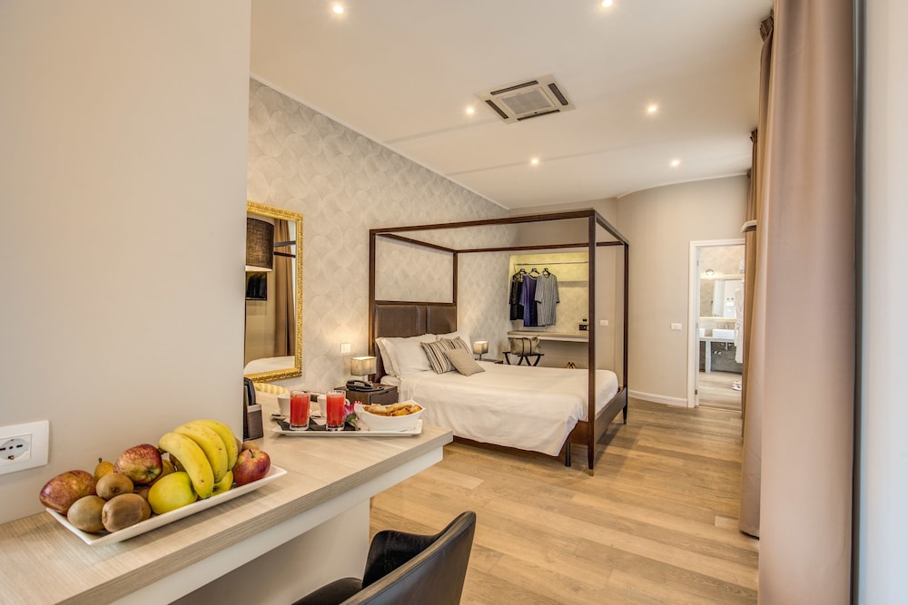 Hotel 87 Eighty-seven 30/72