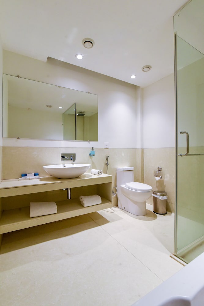 HOTEL EMERALD PARK-SHARANPUR 35/36