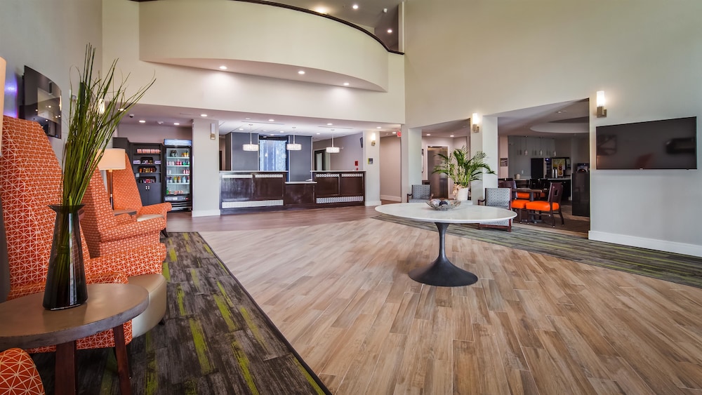 Best Western Plus Bay City Inn & Suites 32/44