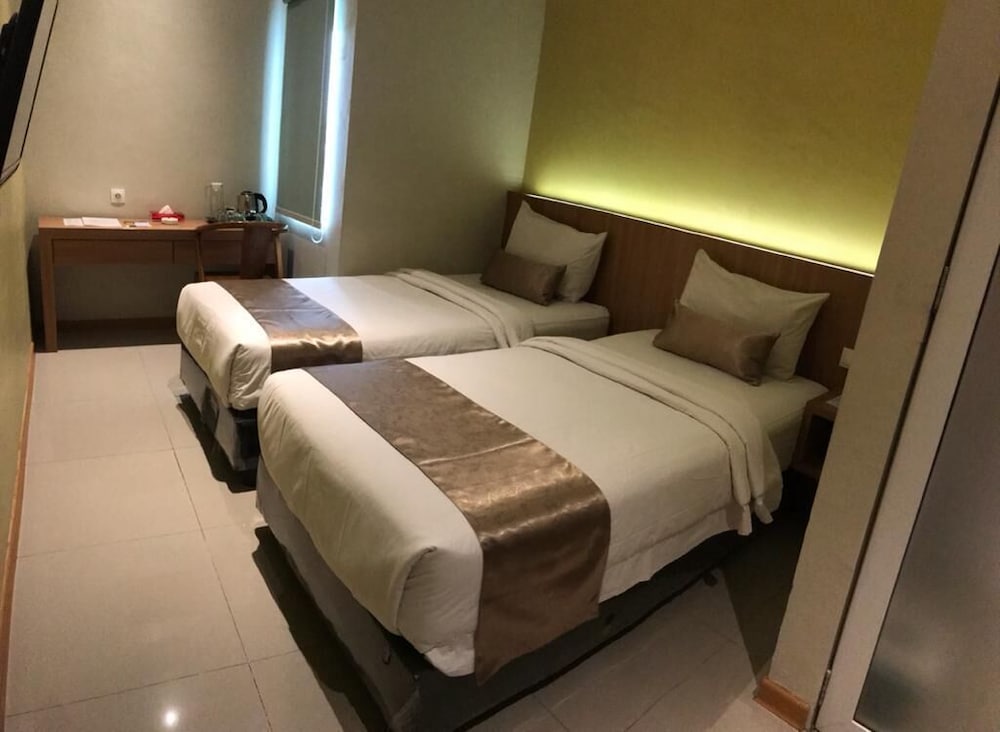 Deli Hotel 29/57