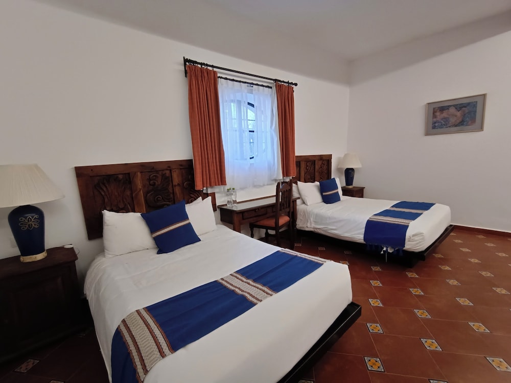 DELUXE, 2 DOUBLE BEDS