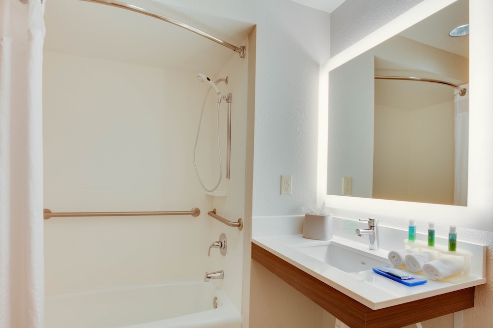 Holiday Inn Express And Suites Orlando International Airport 13/62