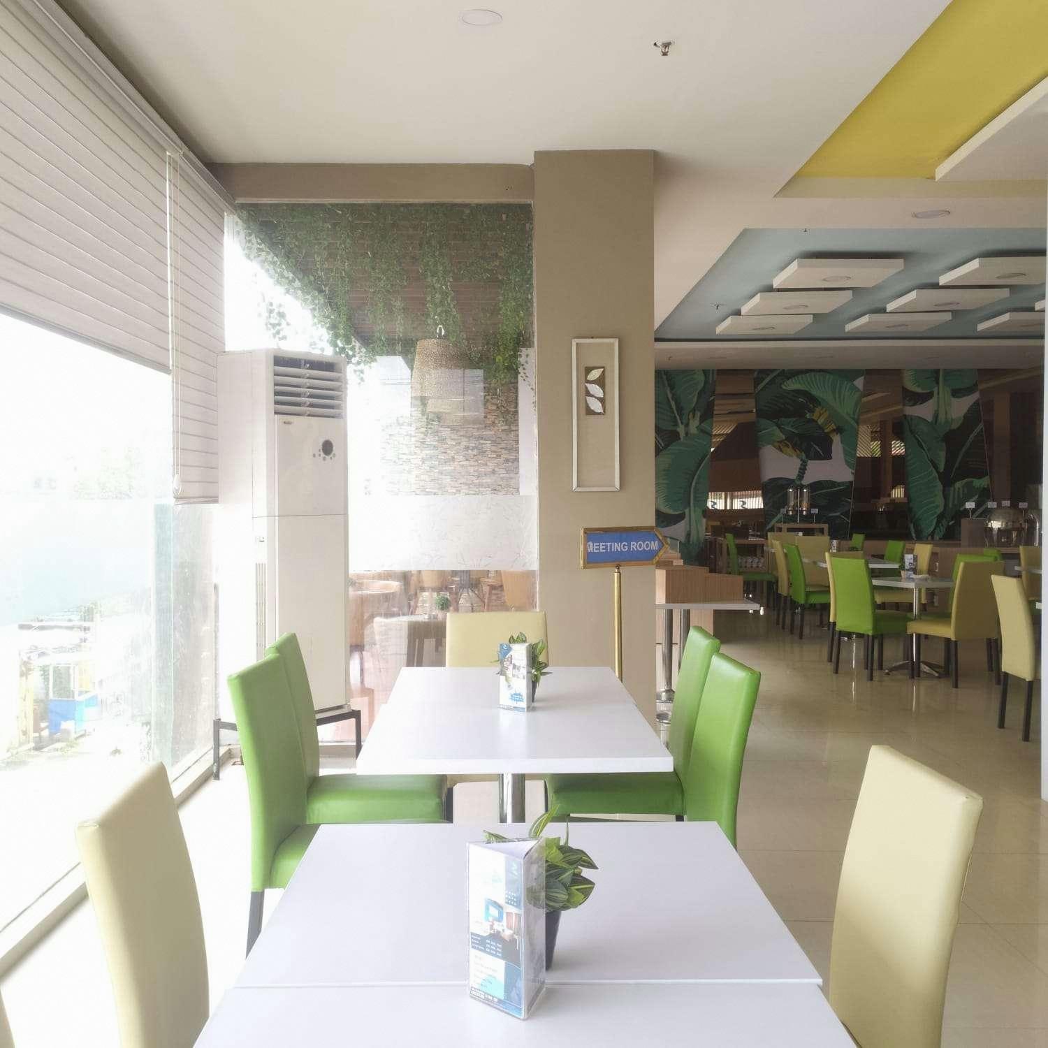 Zenith Hotel Kendari 23/43