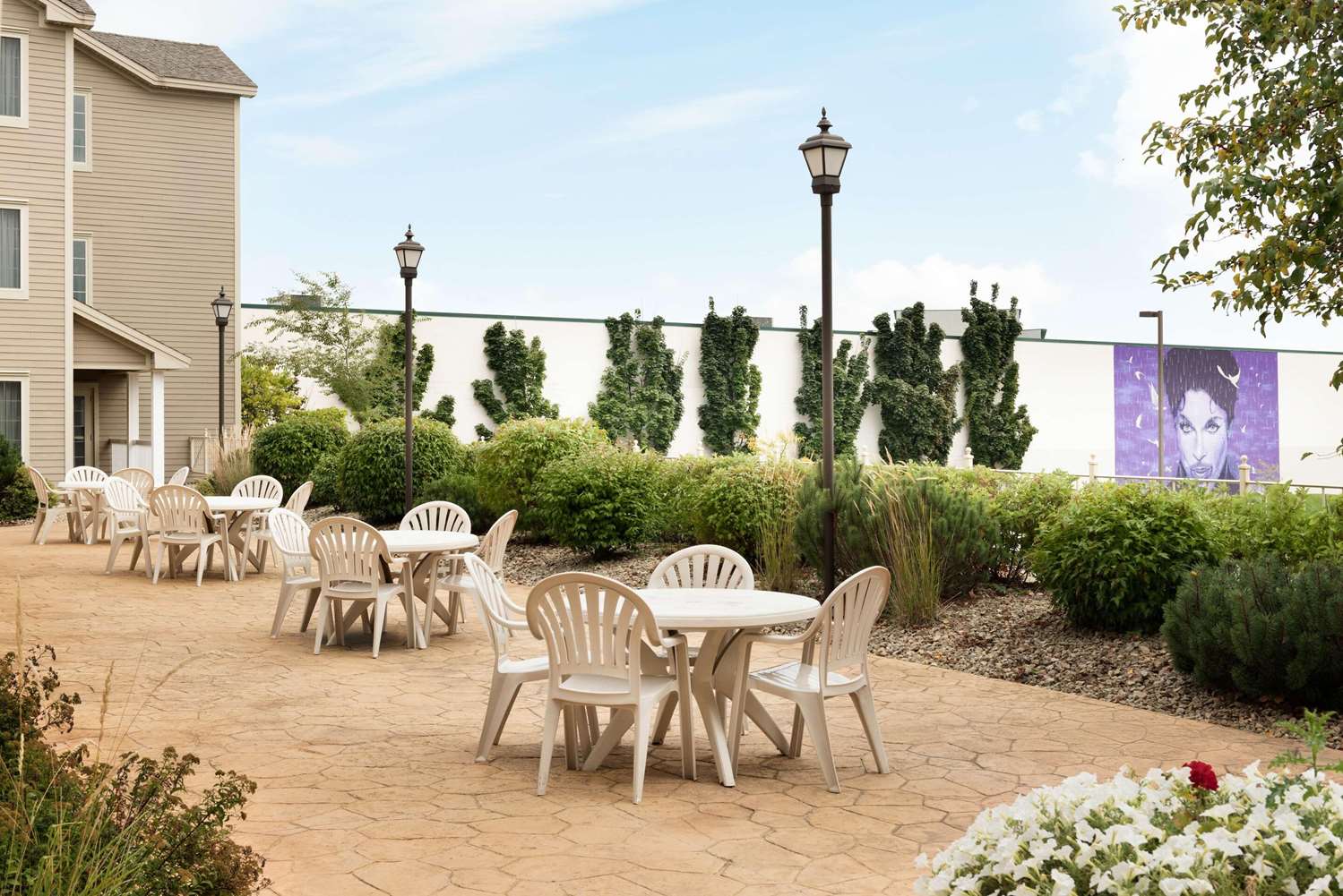 Country Inn & Suites By Radisson Chanhassen, MN 19/20