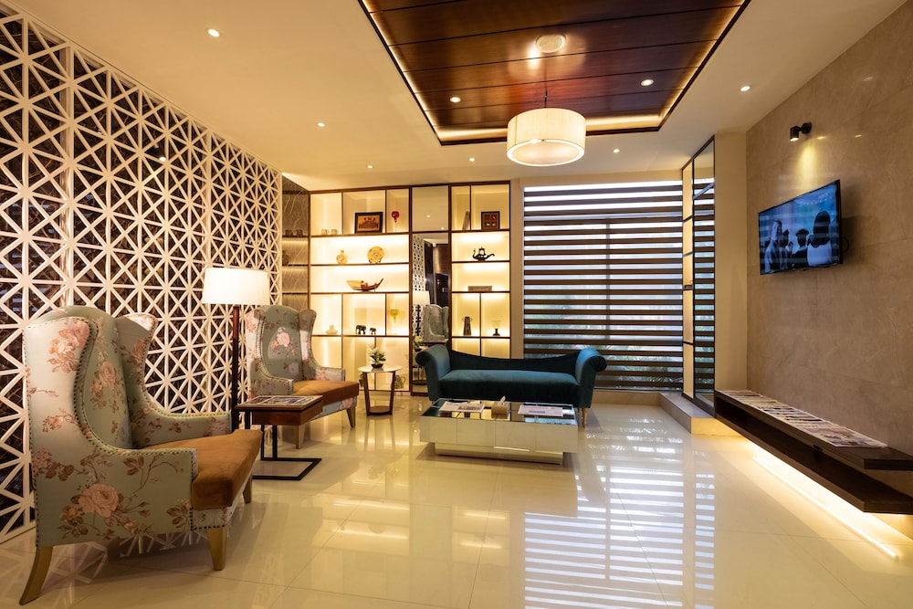 After Hours Residence 36/49