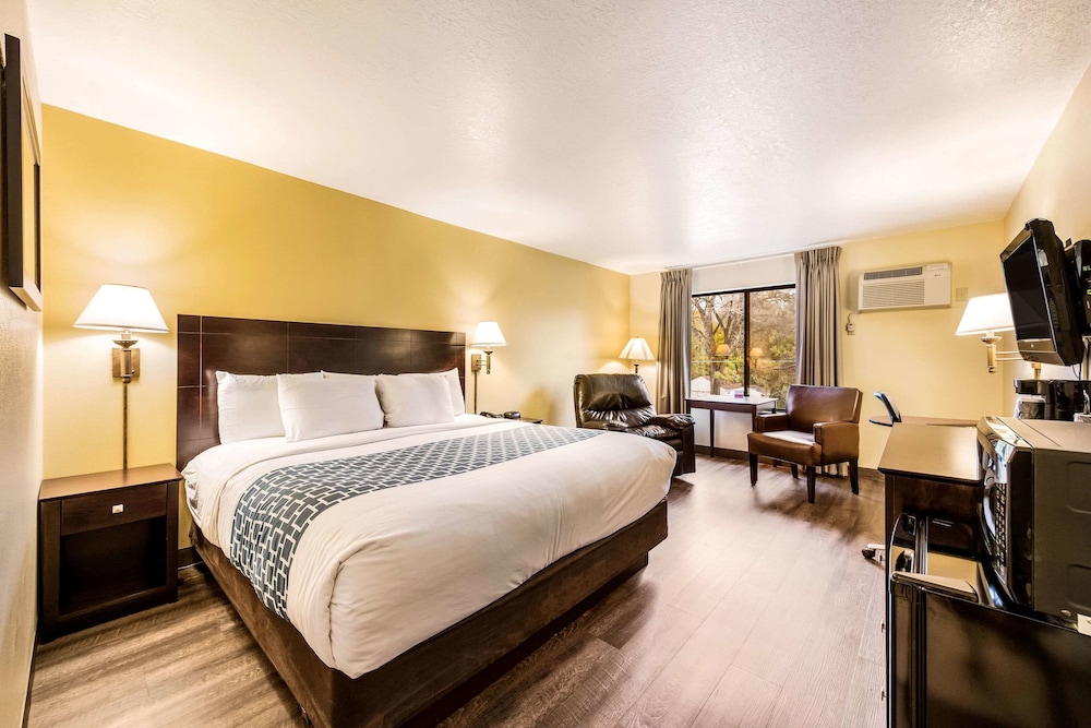Econo Lodge Mayo Clinic Area 18/35