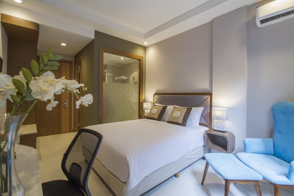 Sawana Suites 10/25