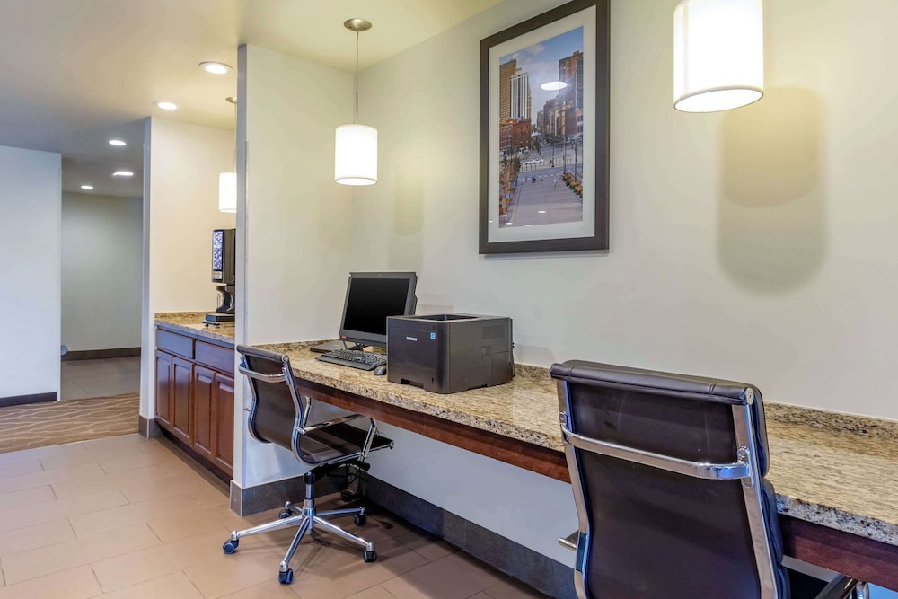 Comfort Suites Near Denver Downtown 14/28