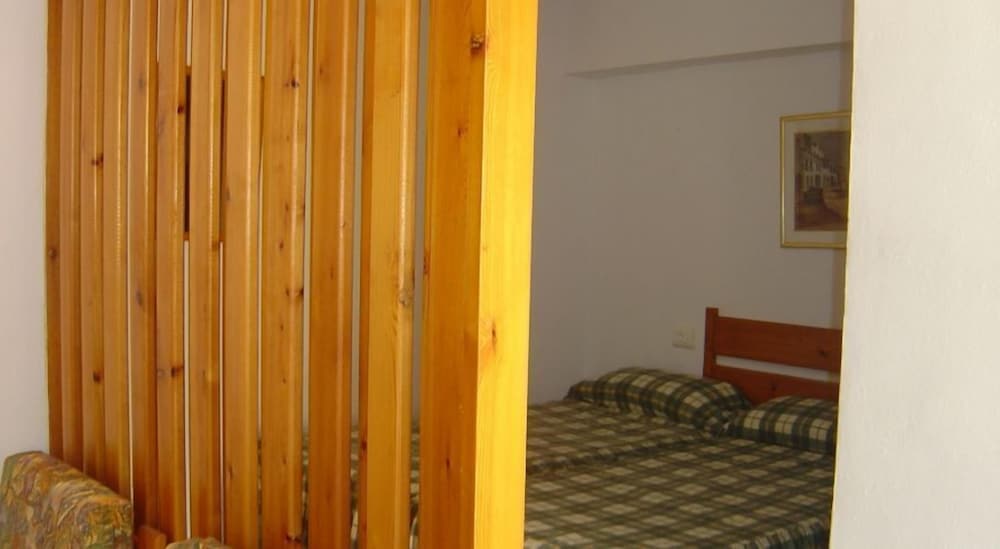 Llevant Apartments 8/30