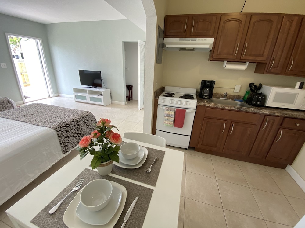 Coral Key Inn 8/71