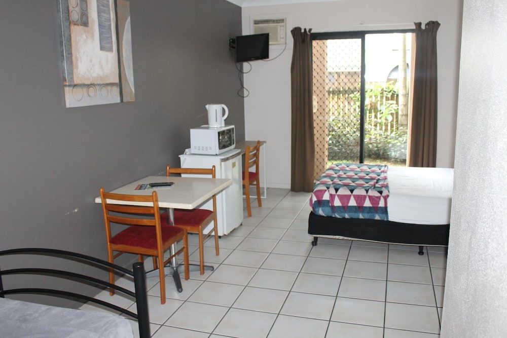 BOHEMIA RESORT CAIRNS 34/45
