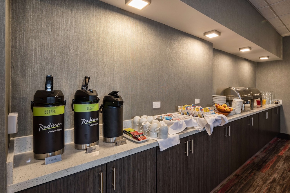 Radisson Hotel Oakland Airport 30/63