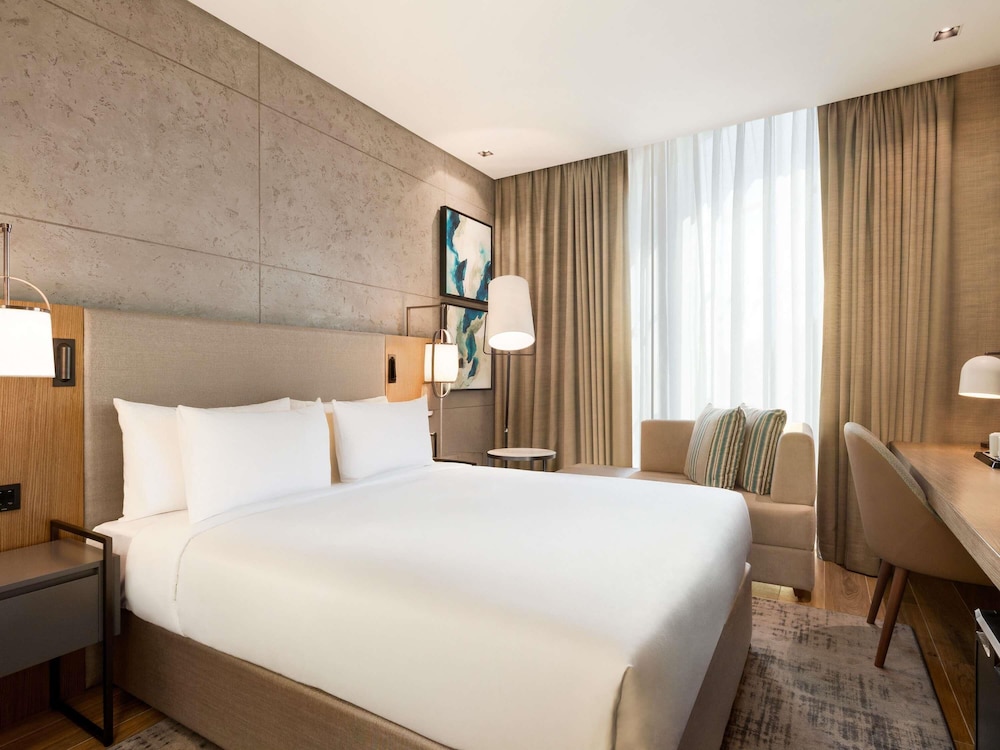 DELUXE, QUEEN BED