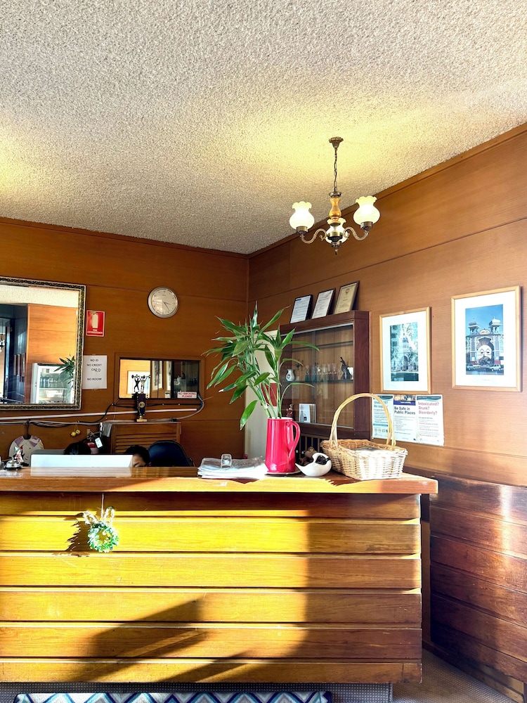 Pathfinder Motel 10/50